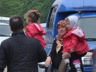 Çocuklarını odaya kilitleyip eşini öldürdü