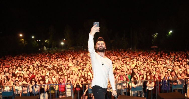 Emre Kaya ile Antalyalılar ‘aşk diye soludu’