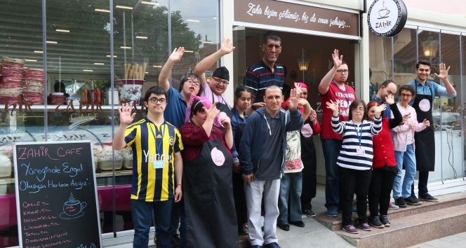 İçerde’nin “Minik”inden Zahir Kafe’ye ziyaret