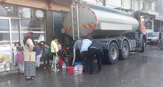 İzmirliler su kuyruğunda