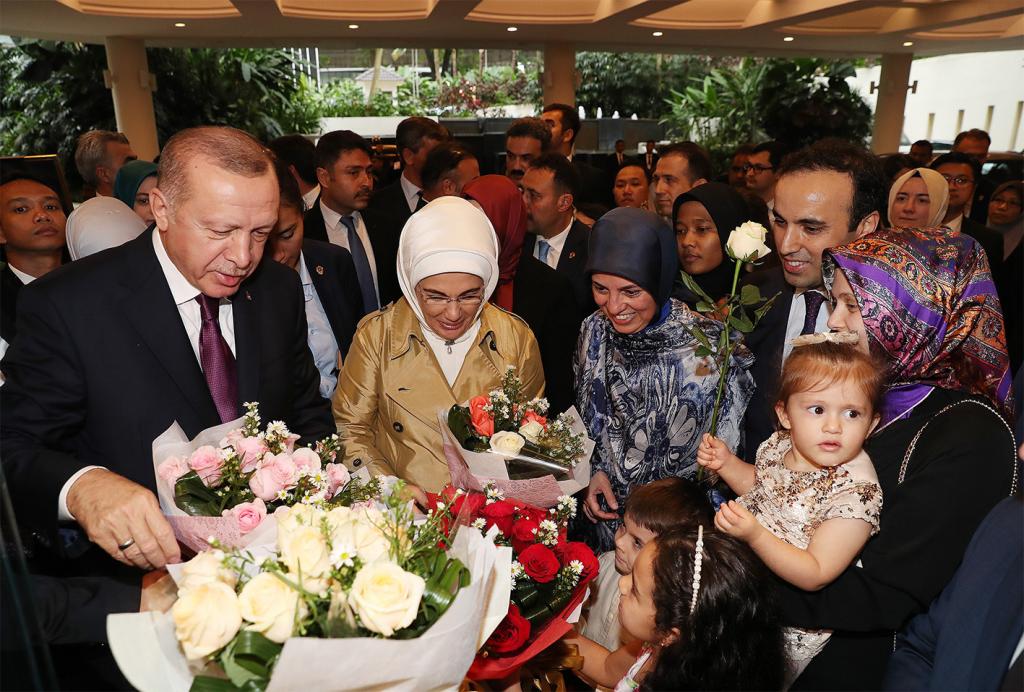 Cumhurbaşkanı Erdoğan’a Malezya’da coşkulu karşılama