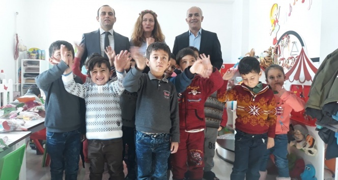 50 yaşında öğretmen oldu, öğrencileri için kredi çekti