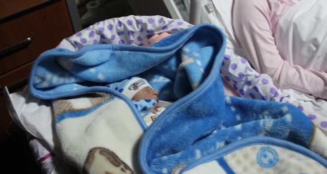 9 ay kız bekledikleri bebek erkek doğunca şaşkına döndüler