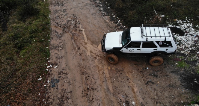 Baba yadigarı 1996 model aracını off-road cipine çevirdi, görenler şaşkına döndü