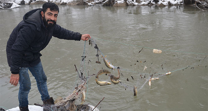 Eksi 18 derecede balık tutuyorlar