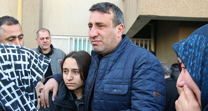 Elini tutamadığı için oğlu ölen baba kızının elini bırakmadı