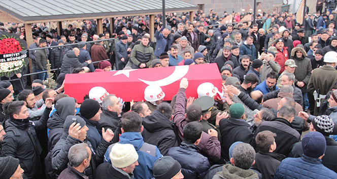 Erzurumlu şehidi binler uğurladı