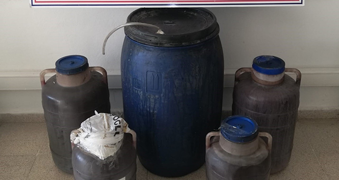 Evinde sahte içki ünitesi ile yakalandı