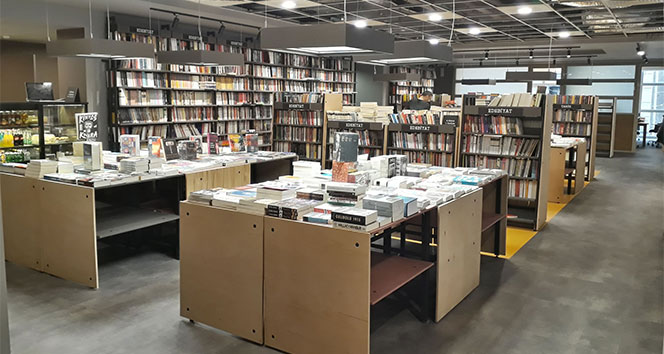 Hayvanseverler Kitap Kafe açtı