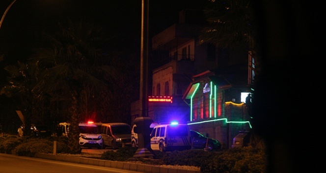 Tartıştığı adamın kafasına silahla vurdu