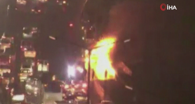 TEM Otoyolunda araç alev alev yandı