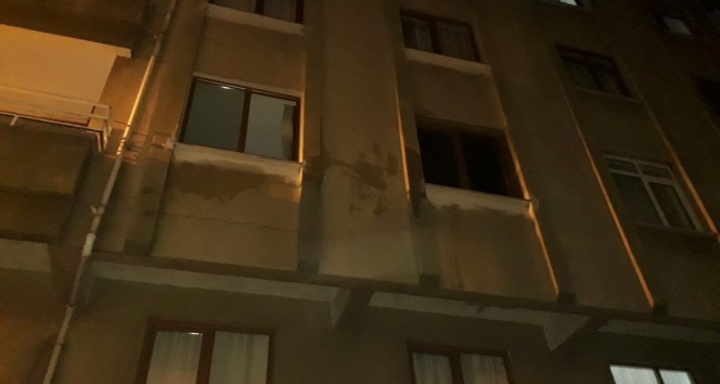 Yangında mahsur kalan anne ve çocuklarını itfaiye kurtardı!