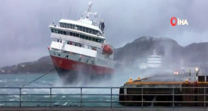 Yolcu gemisinin rüzgarla mücadelesi