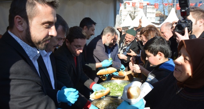 1 ton hamsi ücretsiz dağıtıldı