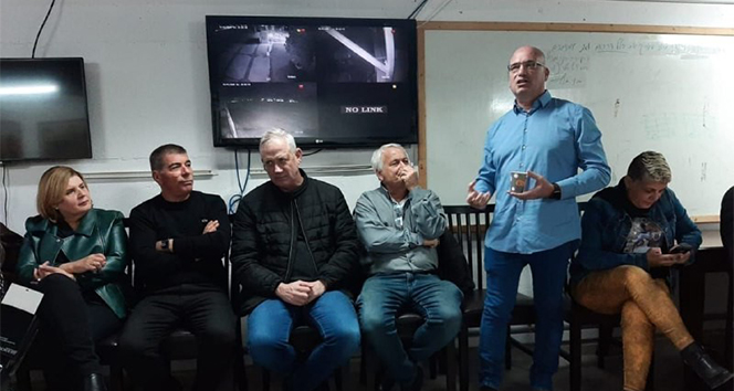 Gantz, çalan sirenler nedeniyle sığınağa kaçtı