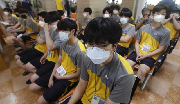 Koronavirüs paniği dünyayı sardı! 800 asker karantinaya alındı