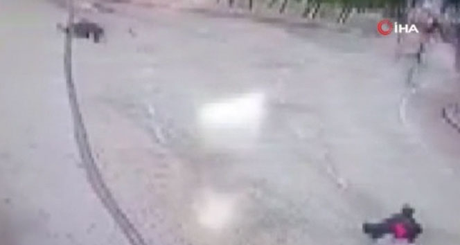 Minibüsün freni patladı, yolcular teker teker atladı… O anlar kamerada