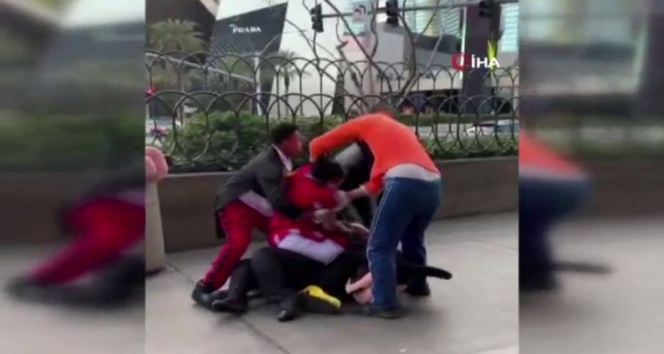 Minnie Mouse, güvenlik görevlisini dövdü