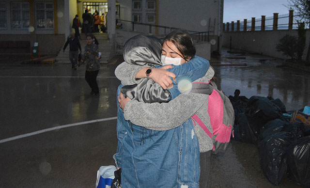 14 günlük karantina süresi biten öğrenciler ailelerine kavuştu