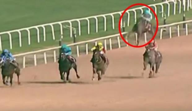 At yarışında yürek yakan görüntü! Başında ağladı…