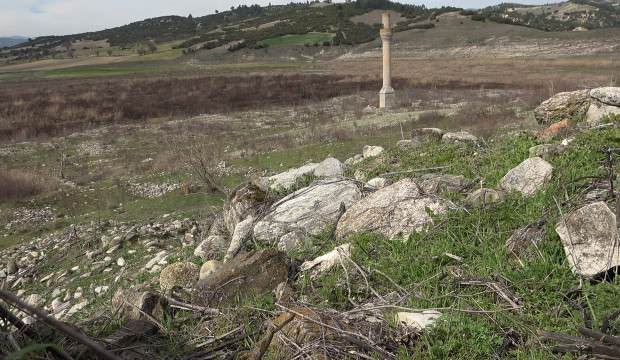 Baraj suları çekilince ortaya çıktı! Mahalleli dua etmeye gidiyor
