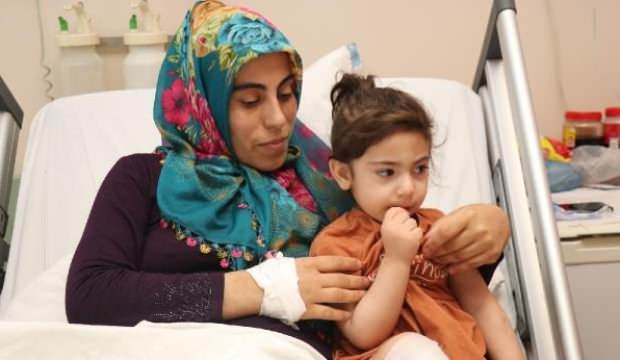 Depremden yaralı kurtulan Yüsra ve annesi 46 gün sonra buluştu