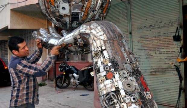 Hurda parçalarında öyle bir şey yaptı ki!