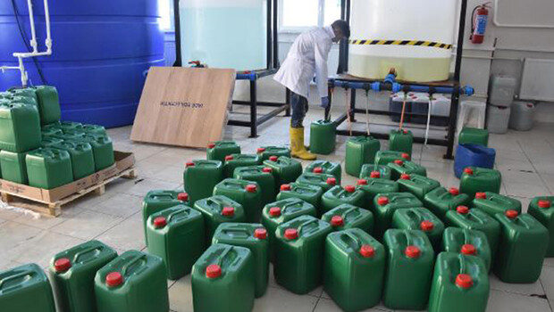 Lise öğrencileri günlük 30 ton dezenfektan üretiyor