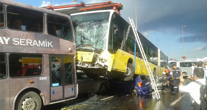 Metrobüsteki şemsiyeli saldırı davasında sanığa 11 yıl 7 ay hapis