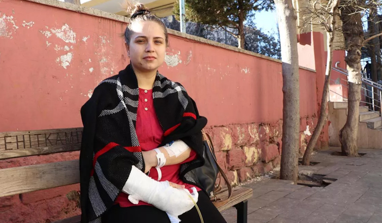 Tayini çıkan sağlık memuru kadın, kayınpederi tarafından bıçaklandı