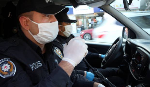 Polisler megafonla ‘sokağa çıkmama’ uyarısı yapmak zorunda kaldı