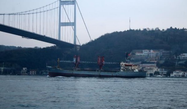 Rus askeri kargo gemisi Boğaz’dan geçti