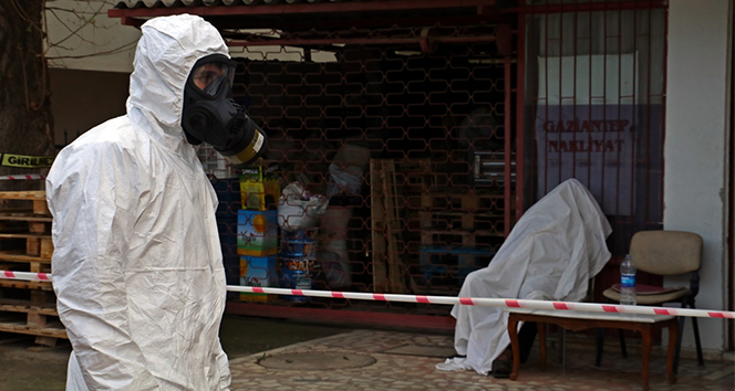 Gece bekçiliği yaptığı iş yeri önündeki sandalye üzerinde ölü bulundu