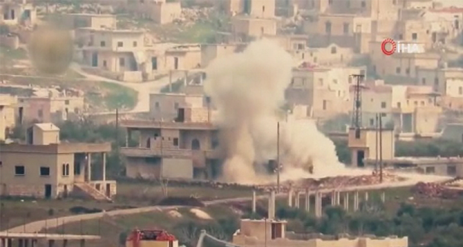 Suriyeli muhalifler Kefr Uveyd köyünü ele geçirdi