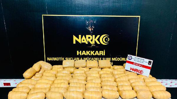 Yüksekova’da baskın yapılan evde 44 kilo eroin bulundu