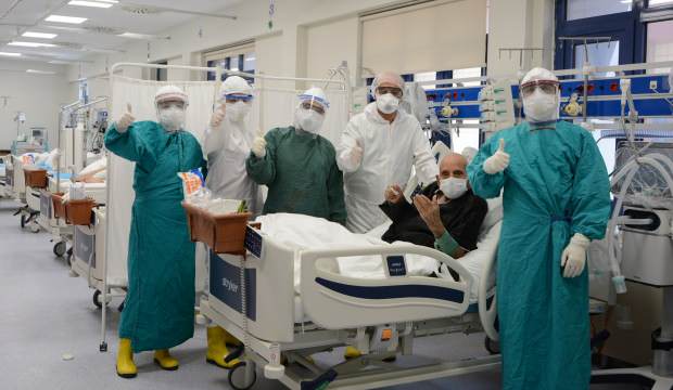 100 yaşında koronavirüsü yendi