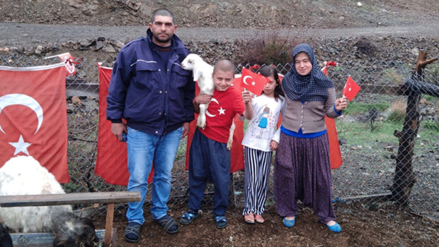 23 Nisan videosuyla fenomen olan Yörük çocuğu: Büyüyüp asker olacağım