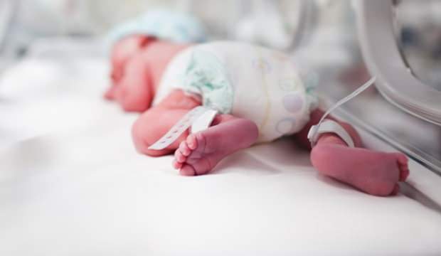 800 gram ağırlığındaki bebek corona virüsü yendi