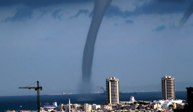 ABD’de hortum felaketi! Dehşete düşüren anlar