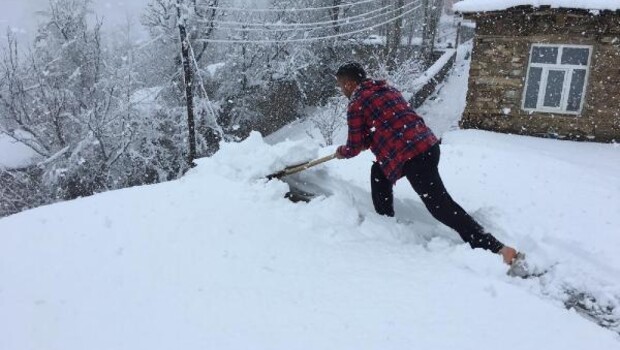 Bahçesaray’ın yükseklerinde kar kalınlığı 20 santimetreye ulaştı