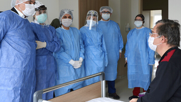 Corona virüsü yenen akademisyen: Hayata yeni başlangıç yapmış hissediyorum