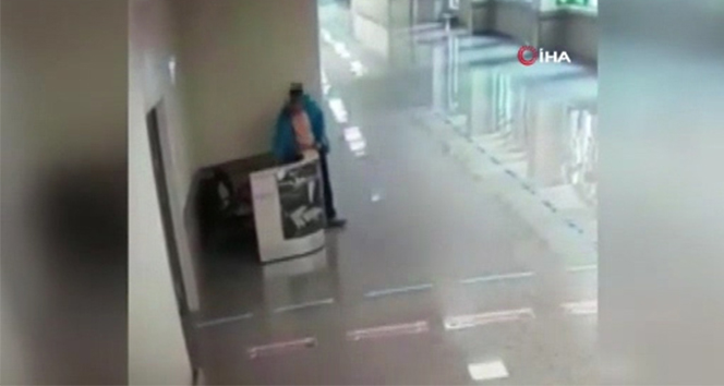 Korona günlerinde doktor ve hemşirelerin çantalarını çalan vicdansız hırsız kamerada