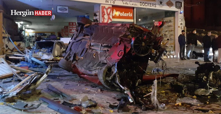 Takla atan otomobilin motoru yerinden fırladı