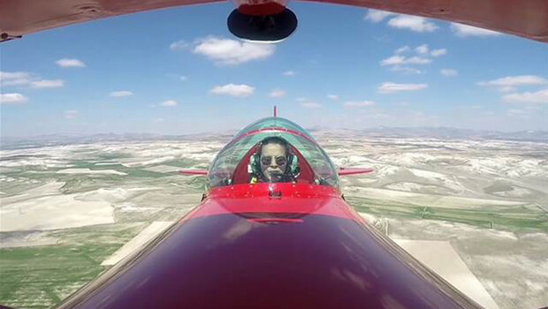 Kadın akrobasi pilotu 23 Nisan’da çocuklar için havalandı