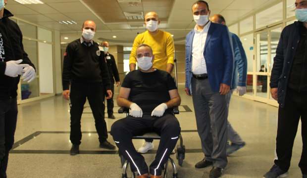 Koronavirüsü yenen hasta davul ve zurna çalınarak taburcu oldu