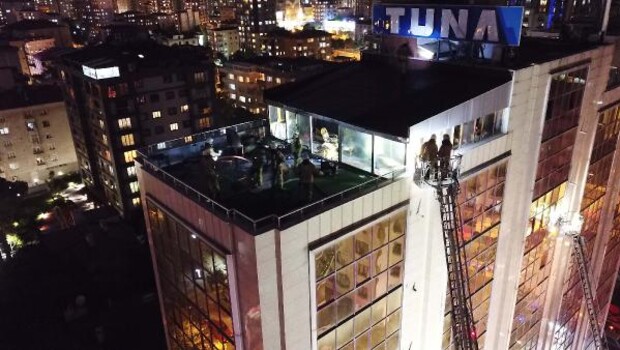 Maltepe’de 15 katlı plazada yangın
