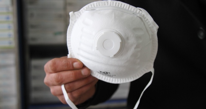 Maskenize yanlışlıkla dokunmanız durumunda dahi çöpe atın