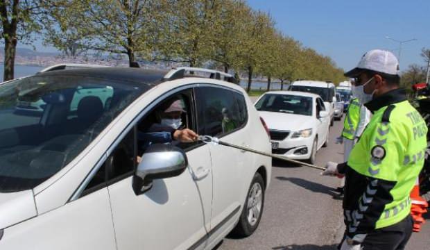 Polis denetimde ehliyet ve ruhsatı ‘tutma aparatı’ ile alıyor
