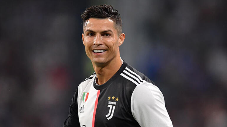 Cristiano Ronaldo tarihe geçiyor! 1 milyar dolar…