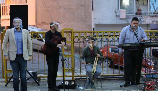 Rize’de karantinadakilere moral konseri
